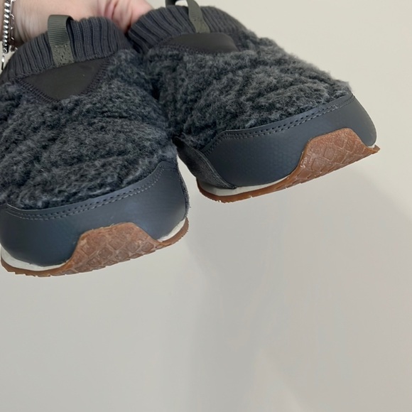 Teva ReEmber Fleece Moc Dark Gull Grey Slipper - Picture 8 of 13